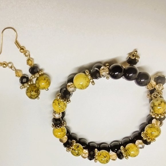 Black Onyx, Spider Agate, Amber and Gold Accent 2 Row Memory Wire Bracelet - Picture 2 of 9